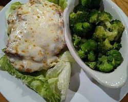My sandwich on a bed of lettuce rather than a bun, with broccoli instead of chips.