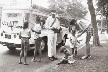 Black and white photo of a mom with 4 children and the Good Humor man at his truck